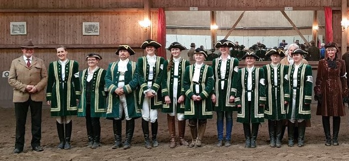 Lord Estel über dem Gelände-Hindernis